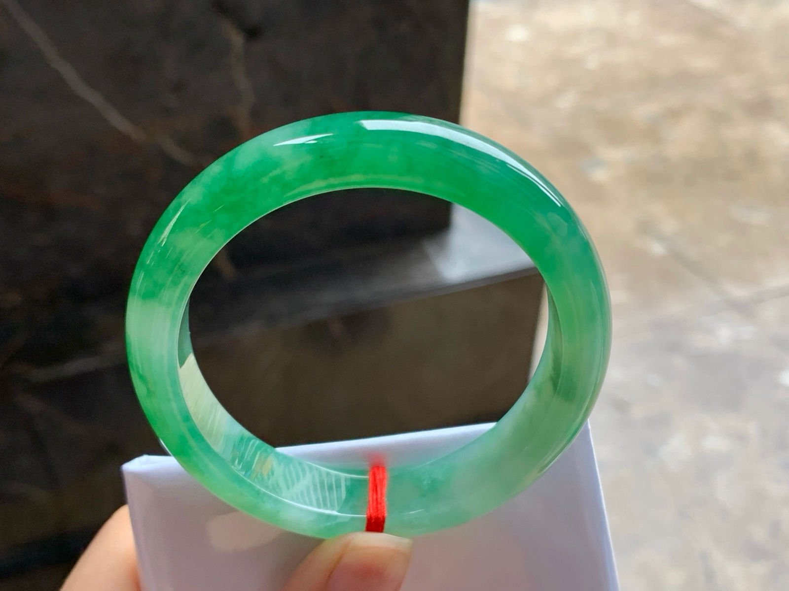 54.5-12.6-8
浓绿色手镯^_^鲜艳