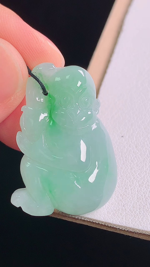 冰飘绿灵猴，无裂，尺寸:31.1-21.7-10.6mm 5