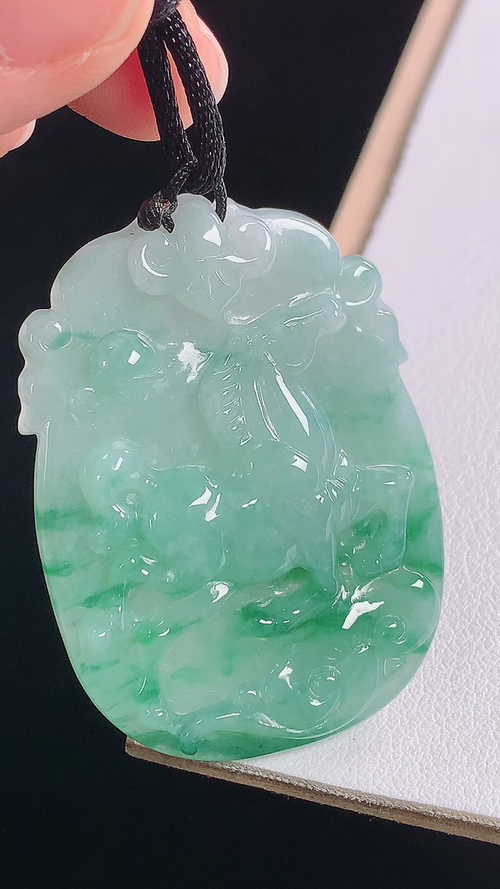 冰飘绿马牌，无裂，尺寸:45.1-32.3-6.0mm