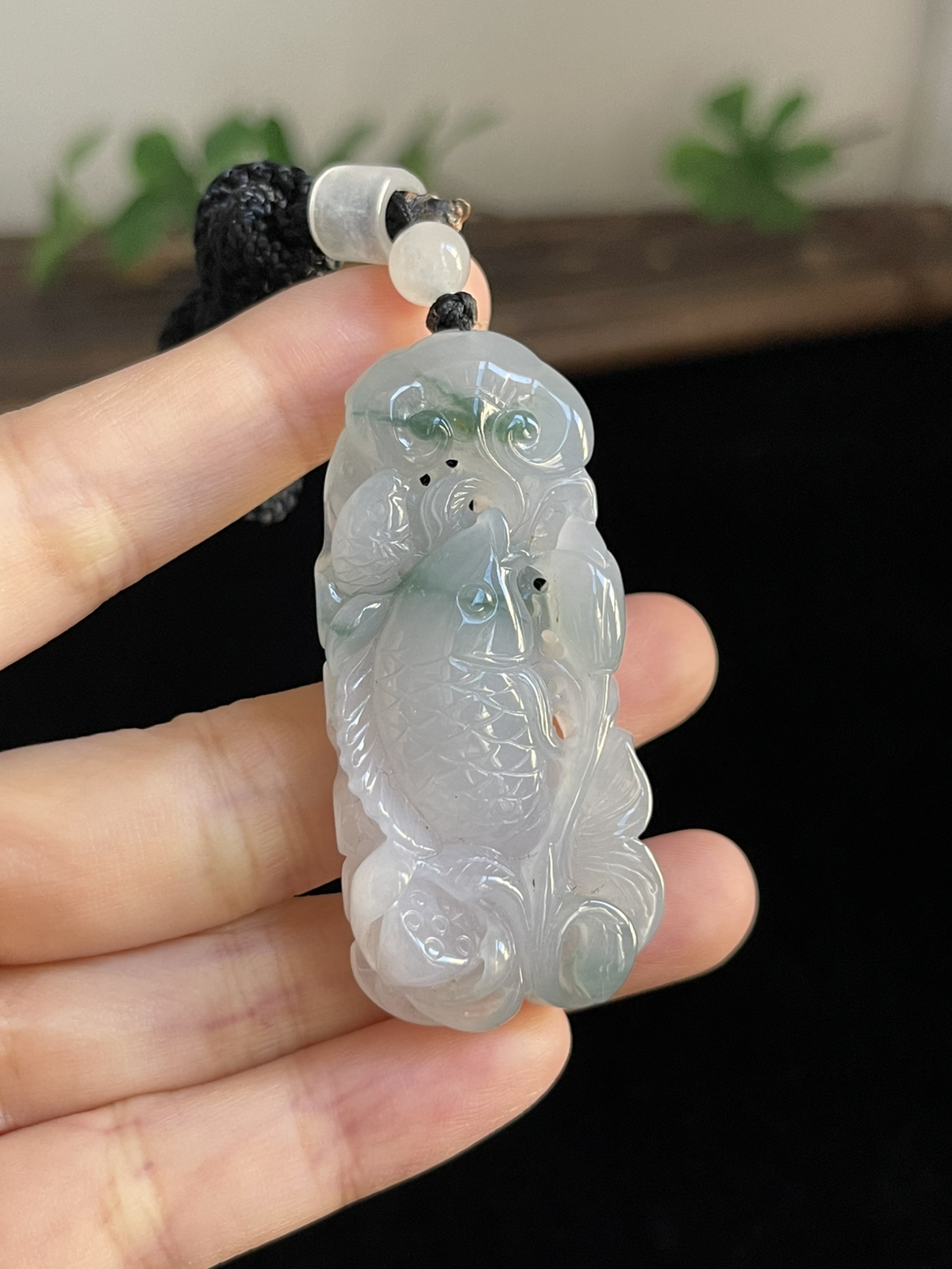 翡翠冰糯种飘花吊坠，配珠未测