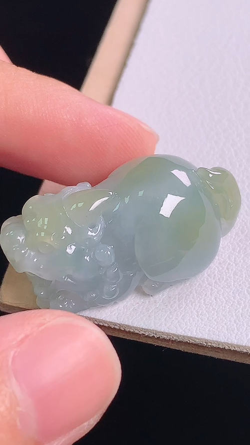 冰黄貔貅，无裂，尺寸:28.8-15.2-13.2mm