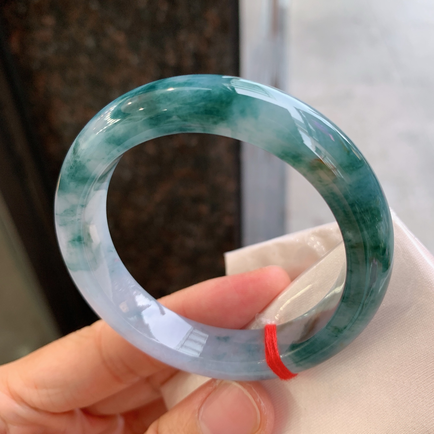 正圈蓝紫飘花带黄翡 有纹 尺寸：51/11.3/8.3 小圈口