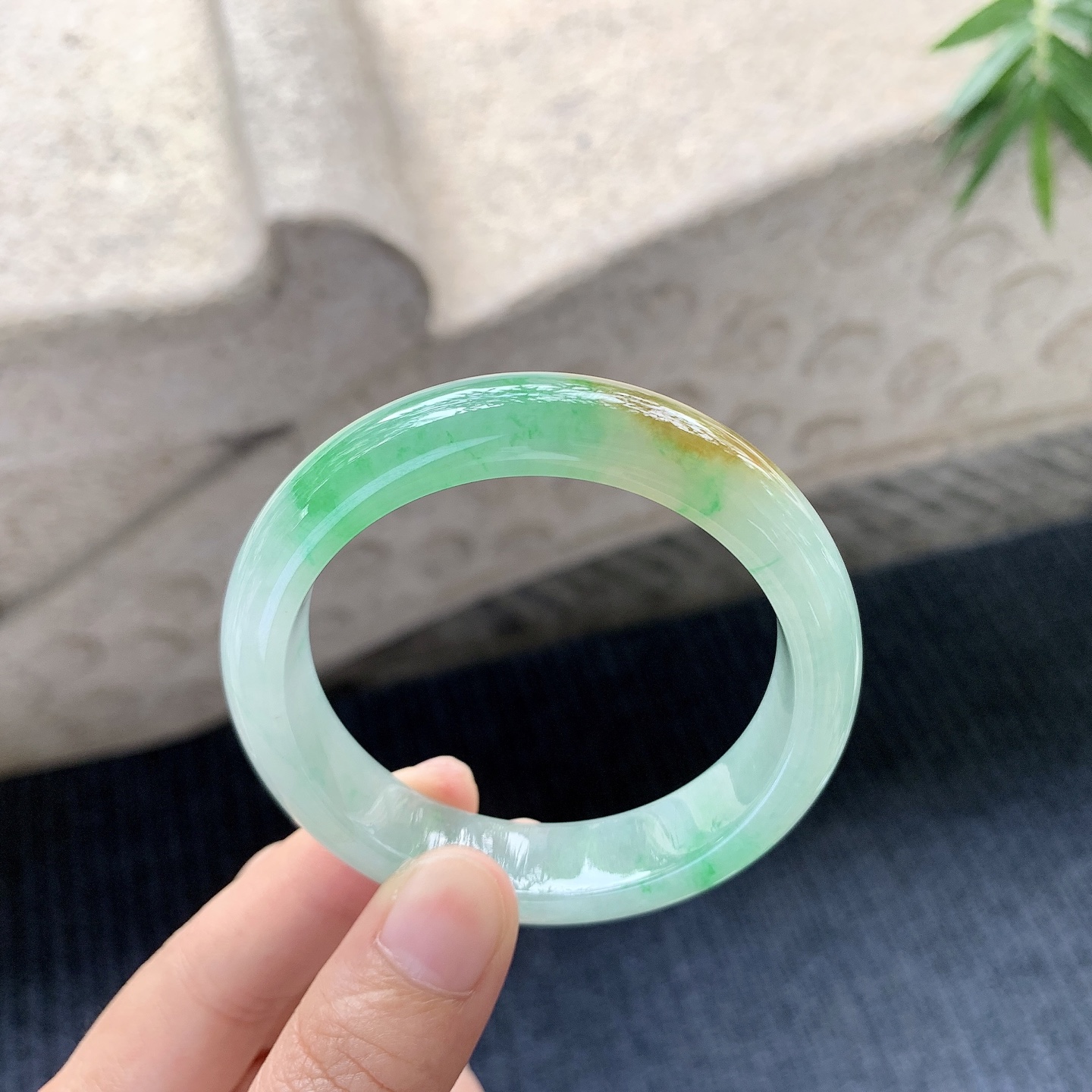 正圈51 52【圈口】52/12.5/8【编码】B2070848【描述】冰糯黄加绿，水润，种老，细腻，有棉纹