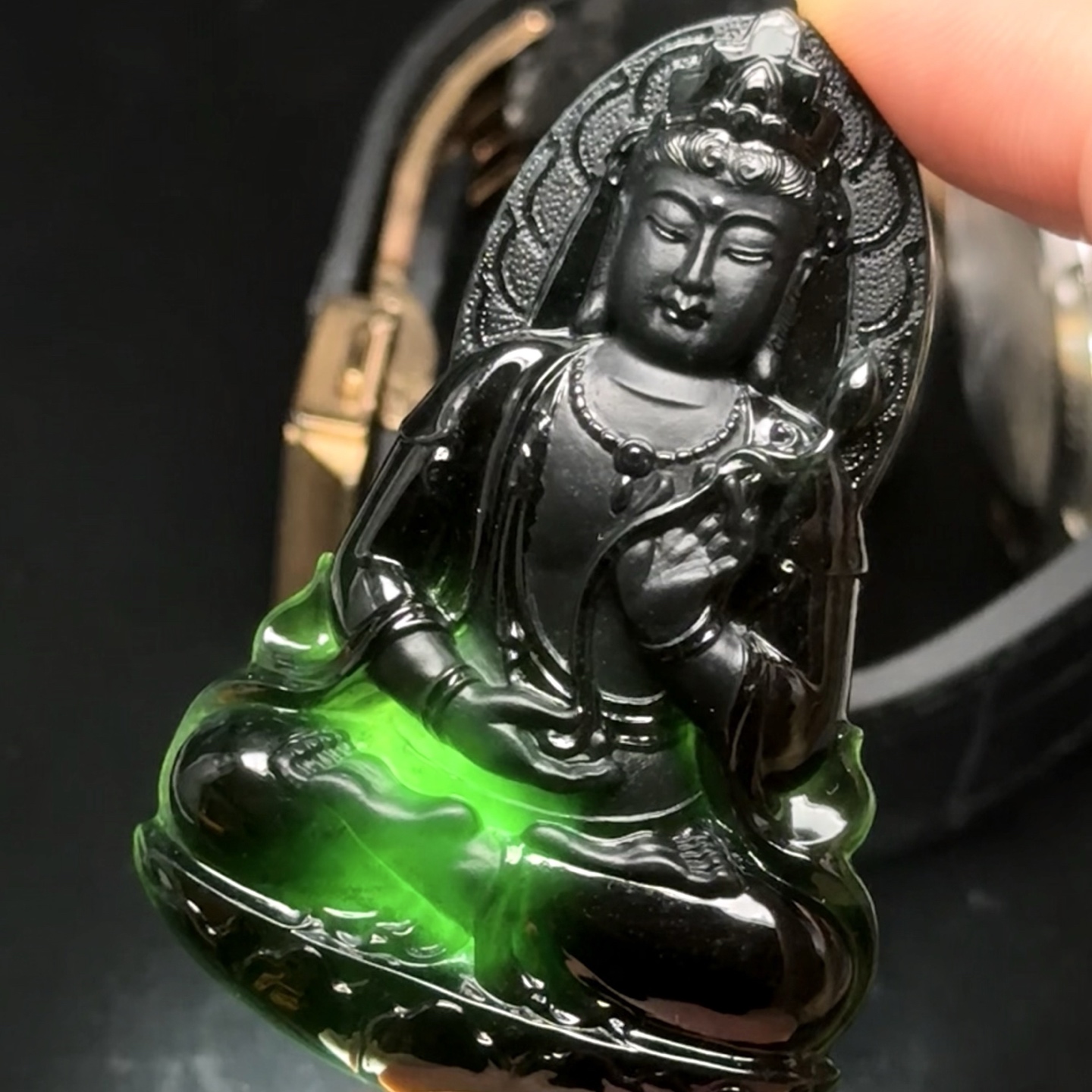 精品墨翠正装观音 种好色正 黑度极好 打灯通透 油性十足 厚桩大气 性比超高
