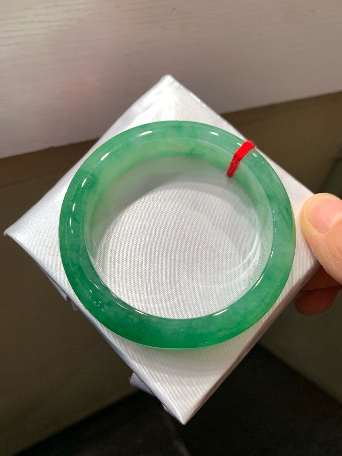 尺寸53.3/12.8/8.3，冰晴绿花手镯
种好水足 清新甜美