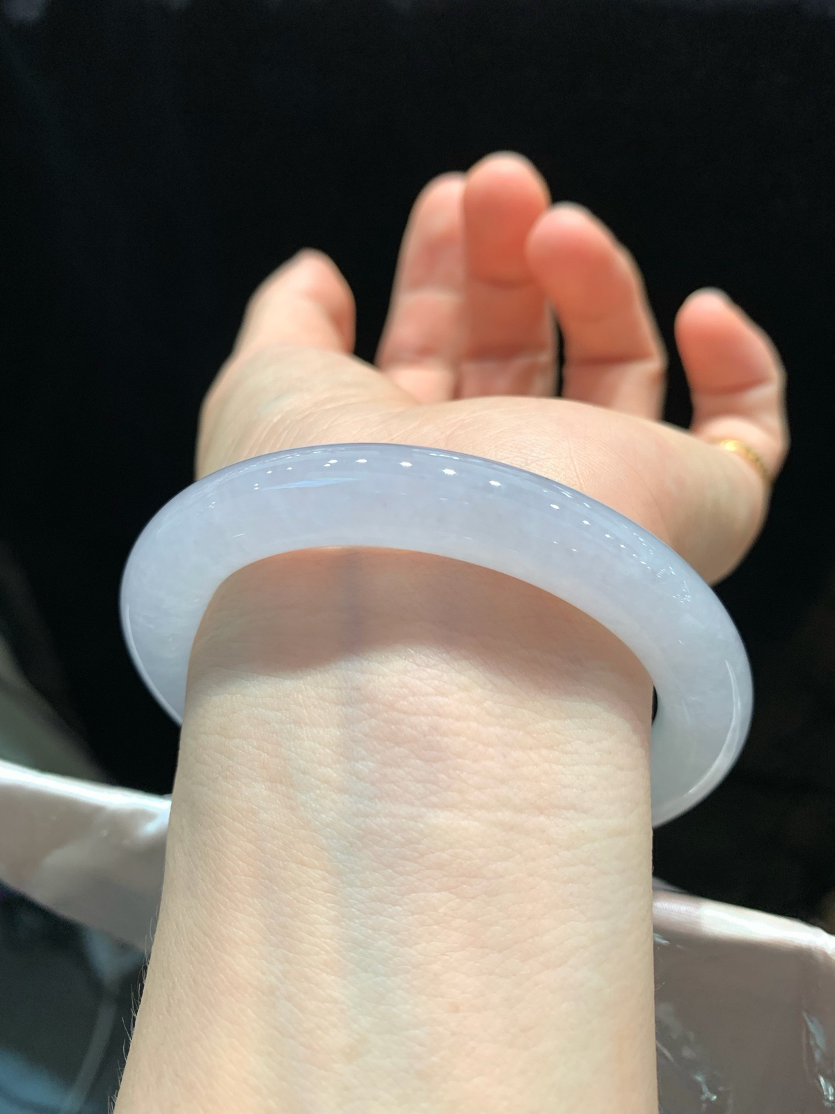 尺寸54.7/9.6，冰圆条手镯
水润细腻 清新甜美