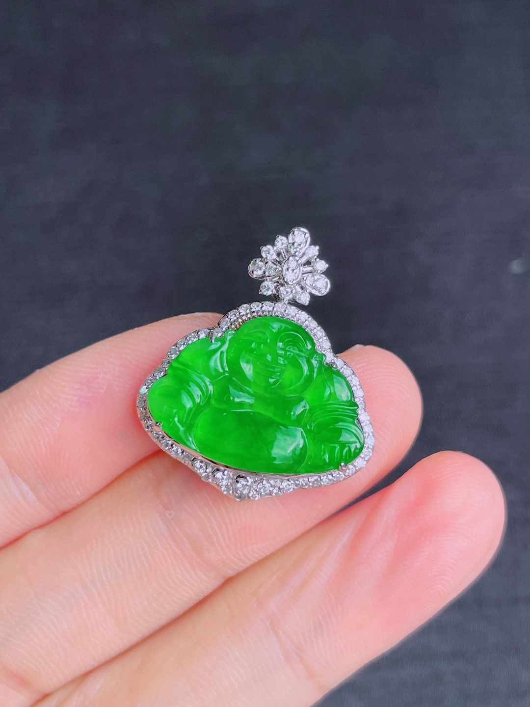 ️绿佛公吊坠，晶莹剔透，新颖时尚，无裂