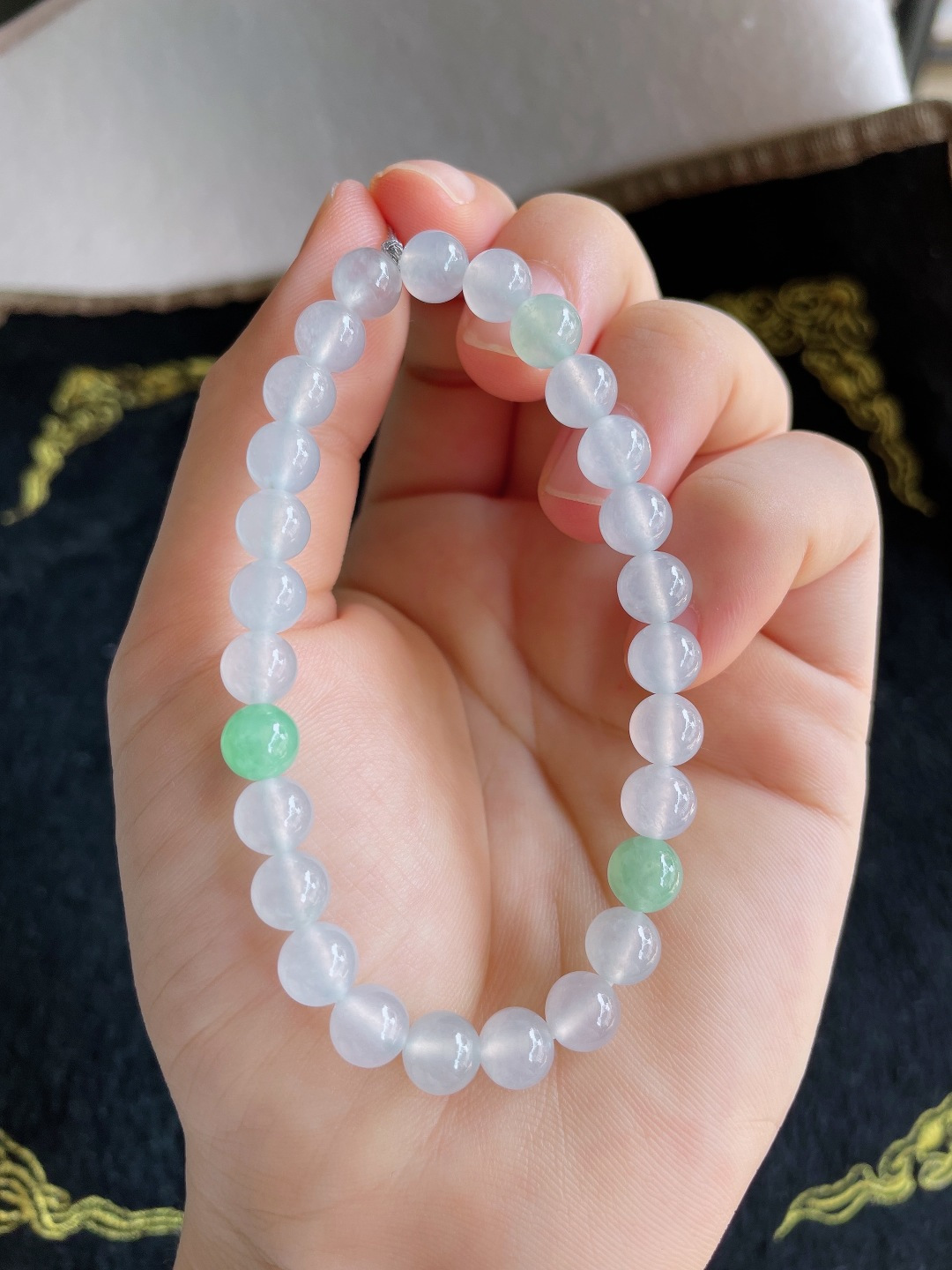 缅甸天然翡翠A货，冰种双彩手串，尺寸：6.8mm。【编3464】
