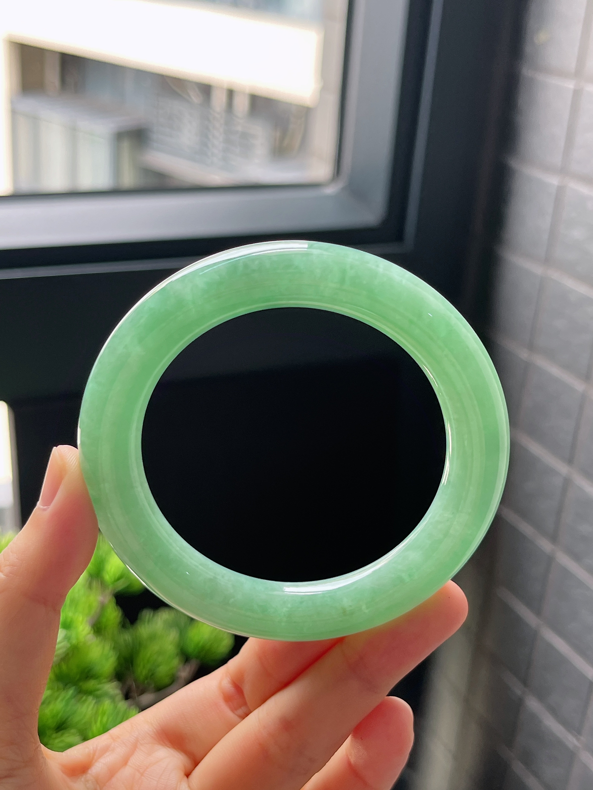 圈口55.2，糯化种满绿圆条翡翠手镯