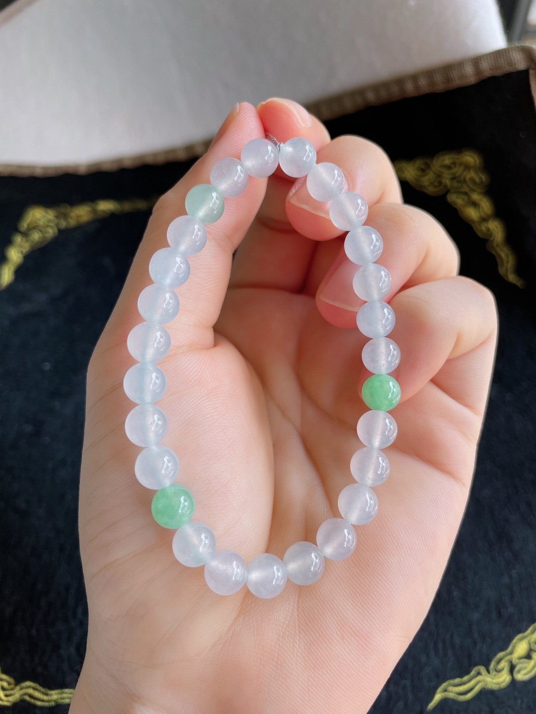 缅甸天然翡翠A货，冰种双彩手串，尺寸：6.8mm。【编3464】