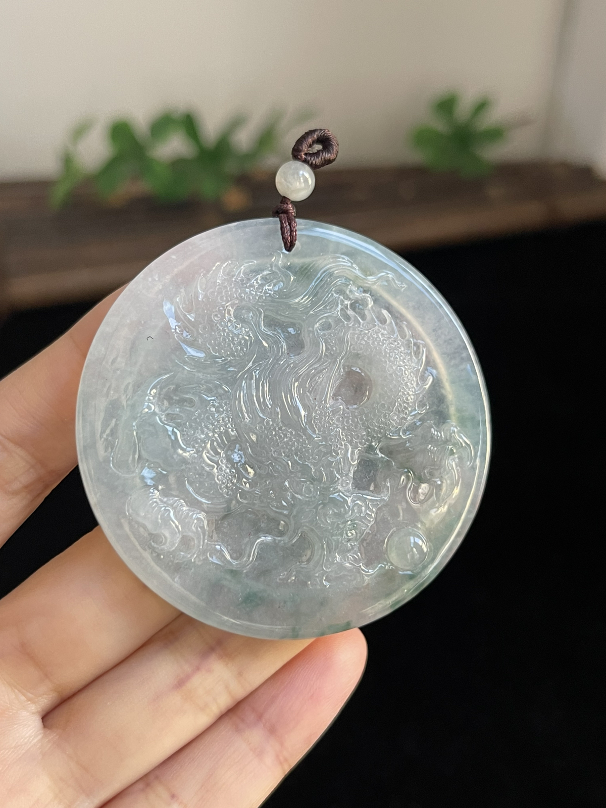 翡翠冰糯种吊坠，配珠未测