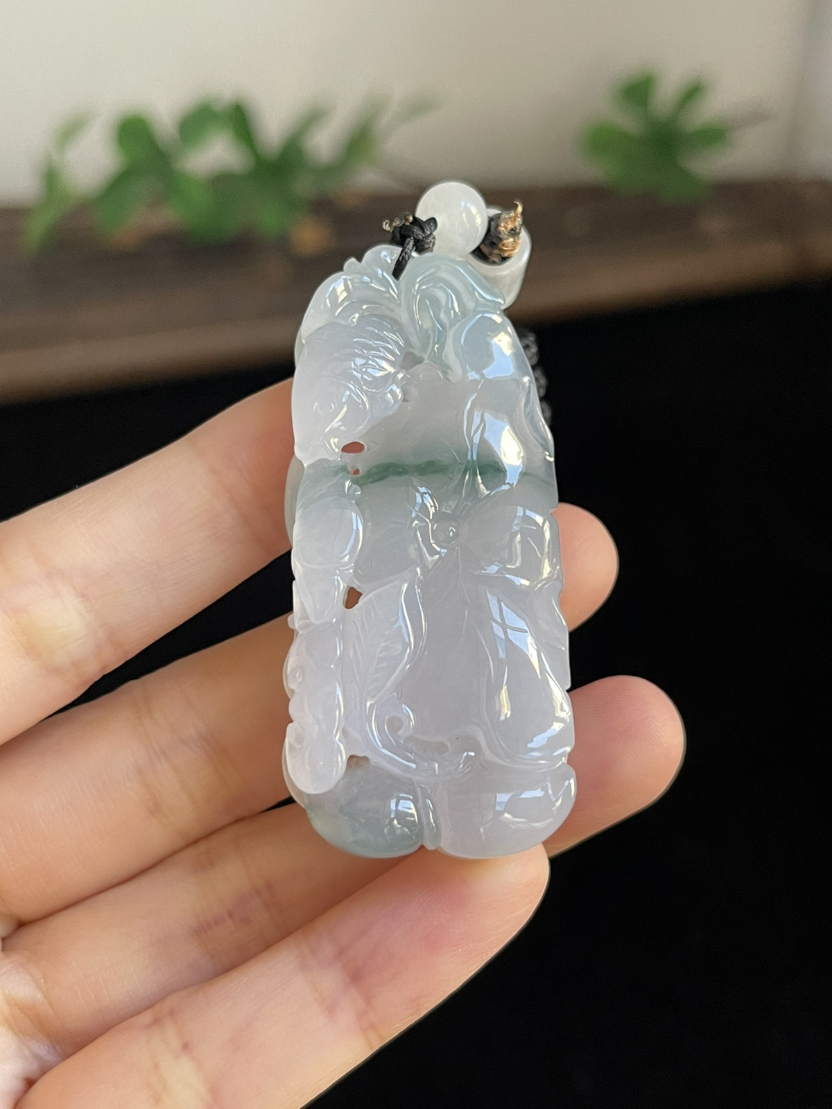 翡翠冰糯种飘花吊坠，配珠未测