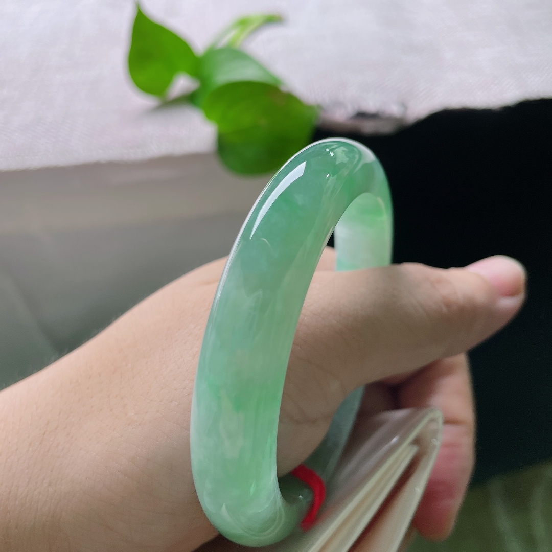 绿底正圈，青翠欲滴，种老，水头好，灿若盛夏，晶体，55840a