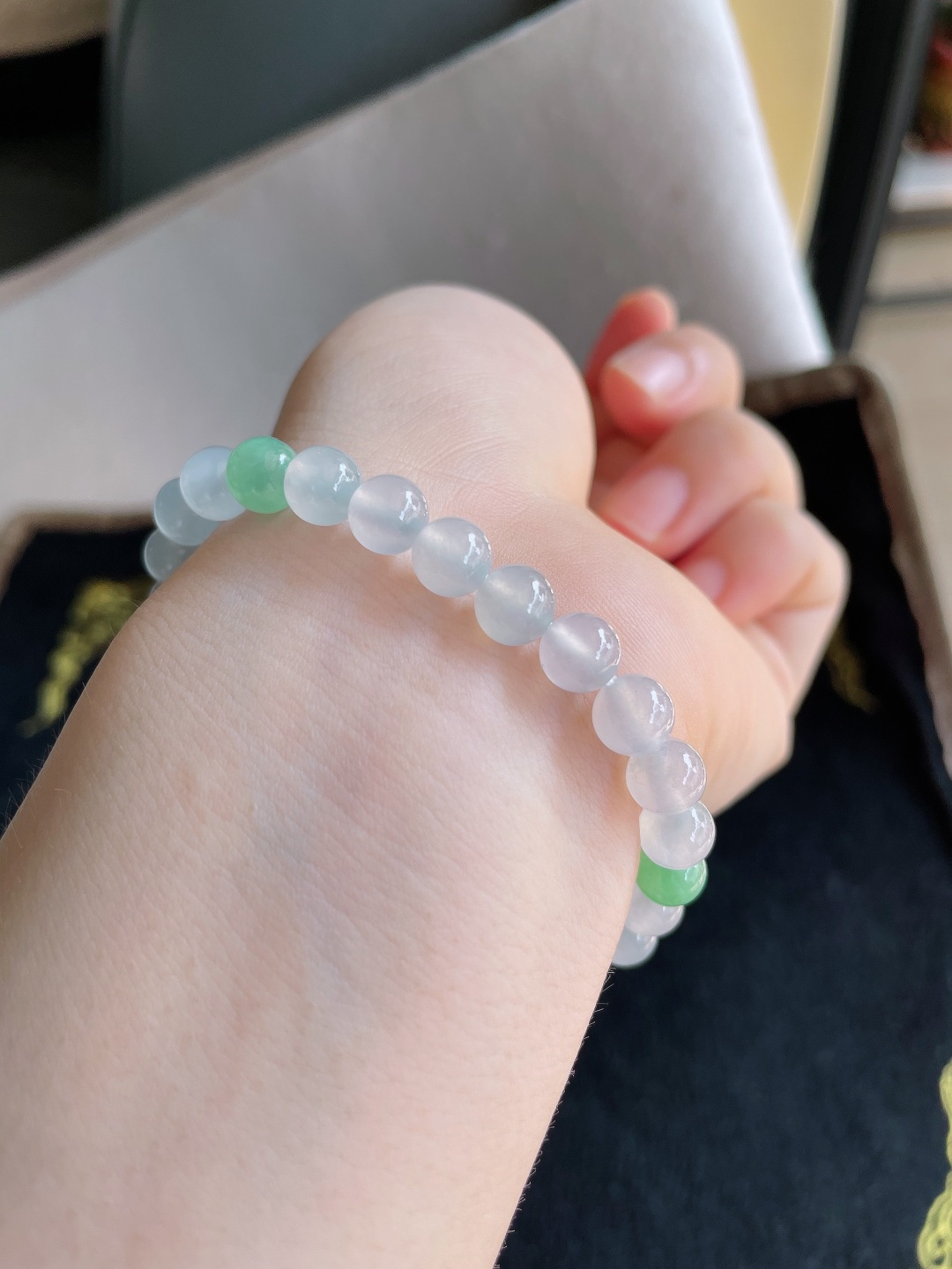 缅甸天然翡翠A货，冰种双彩手串，尺寸：6.8mm。【编3464】