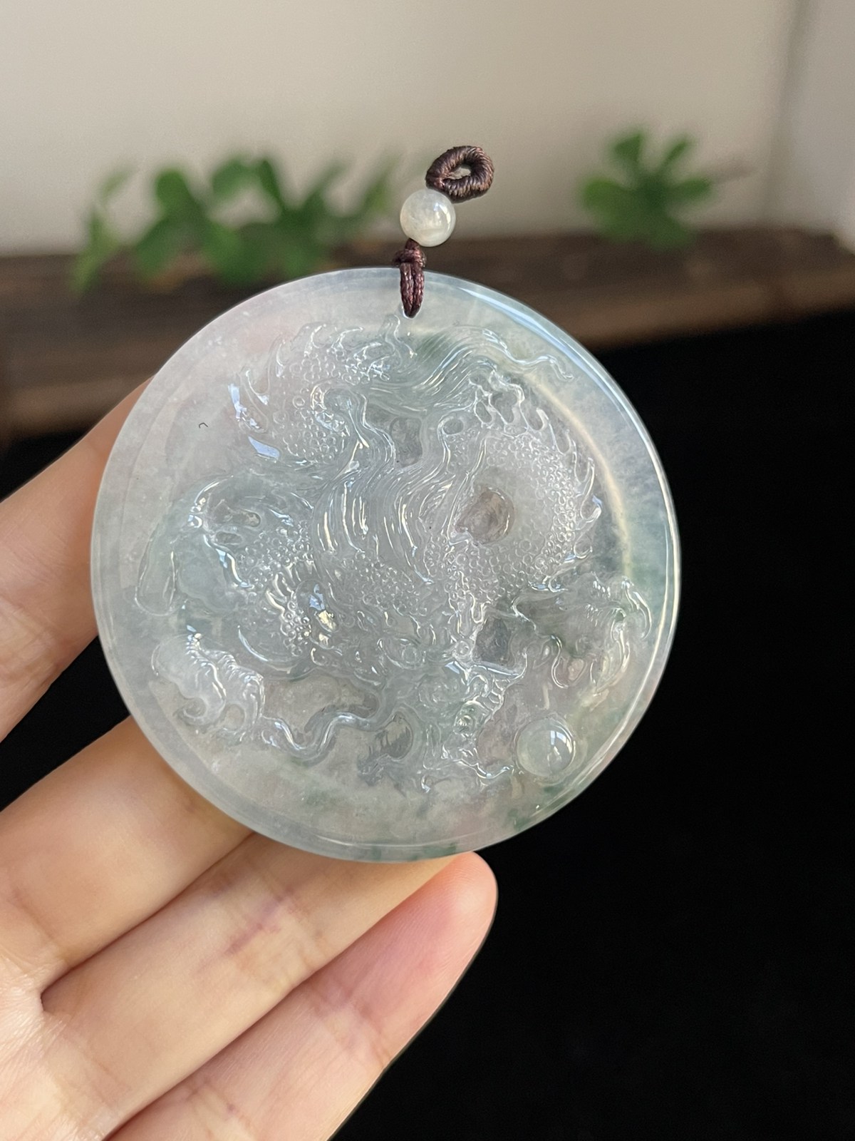 翡翠冰糯种吊坠，配珠未测