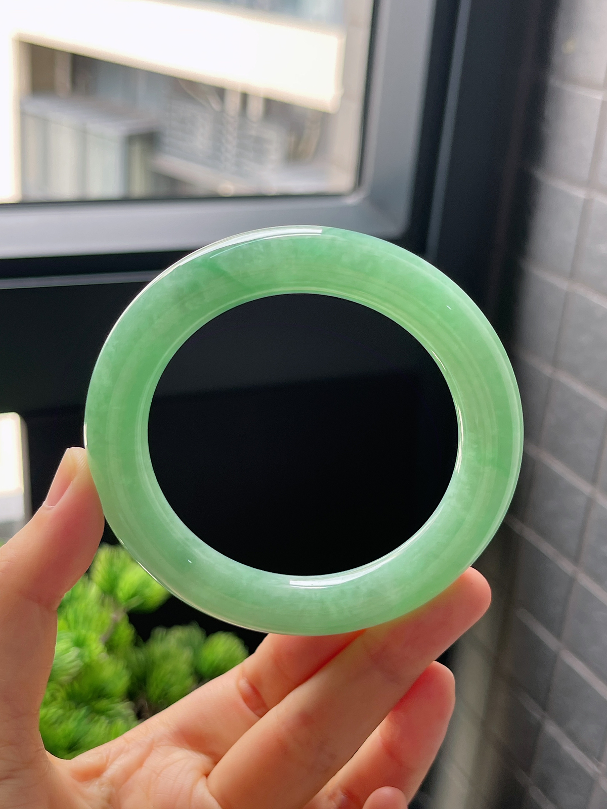 圈口55.2，糯化种满绿圆条翡翠手镯
