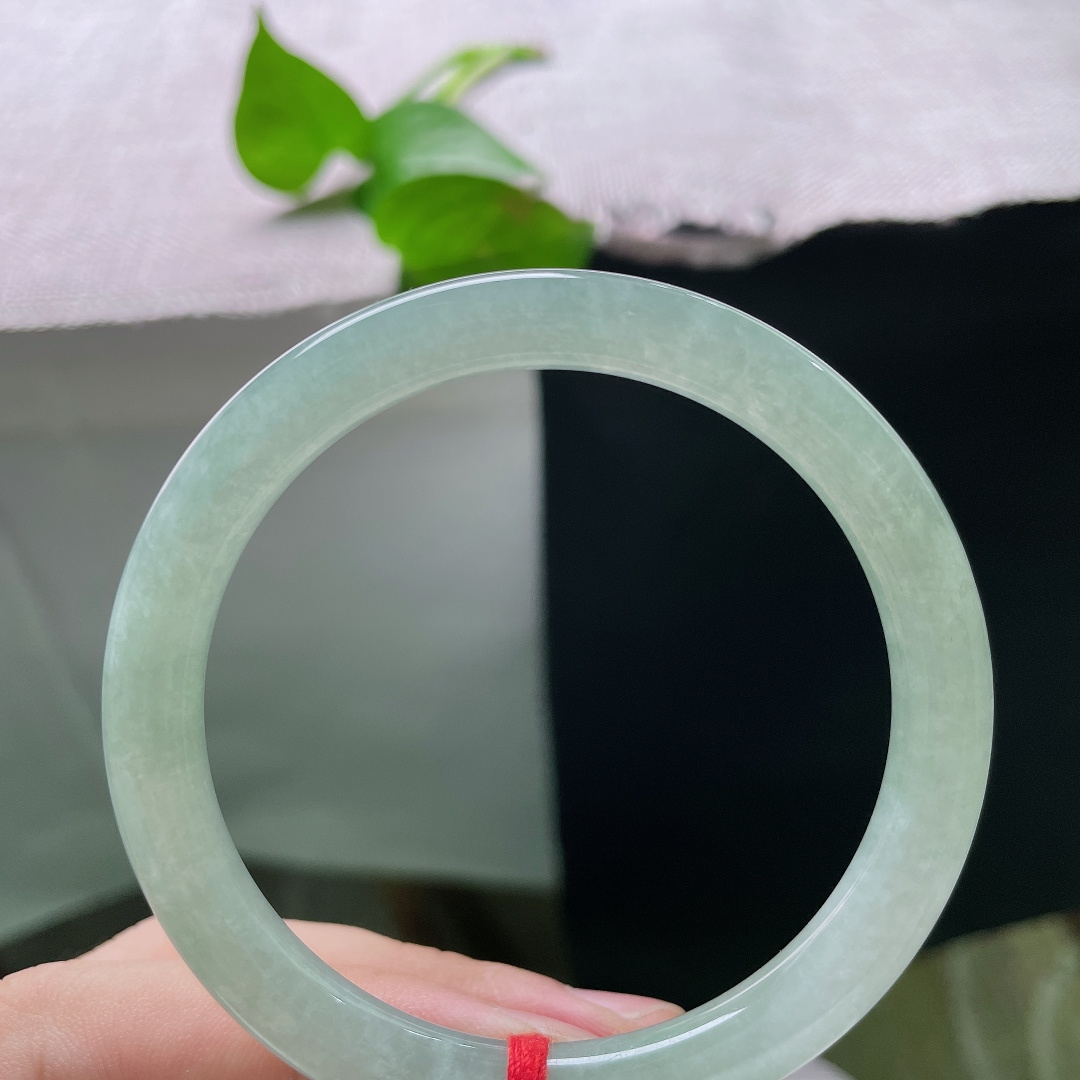 54.7/7.2，冰油圆条，叮当镯，皮纹，水光澄澈上手冰爽，清透素雅自带凉意。ss55874a。