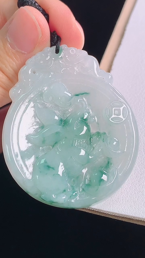 冰飘花兔牌，无裂，尺寸:48.3-40.3-5.7mm