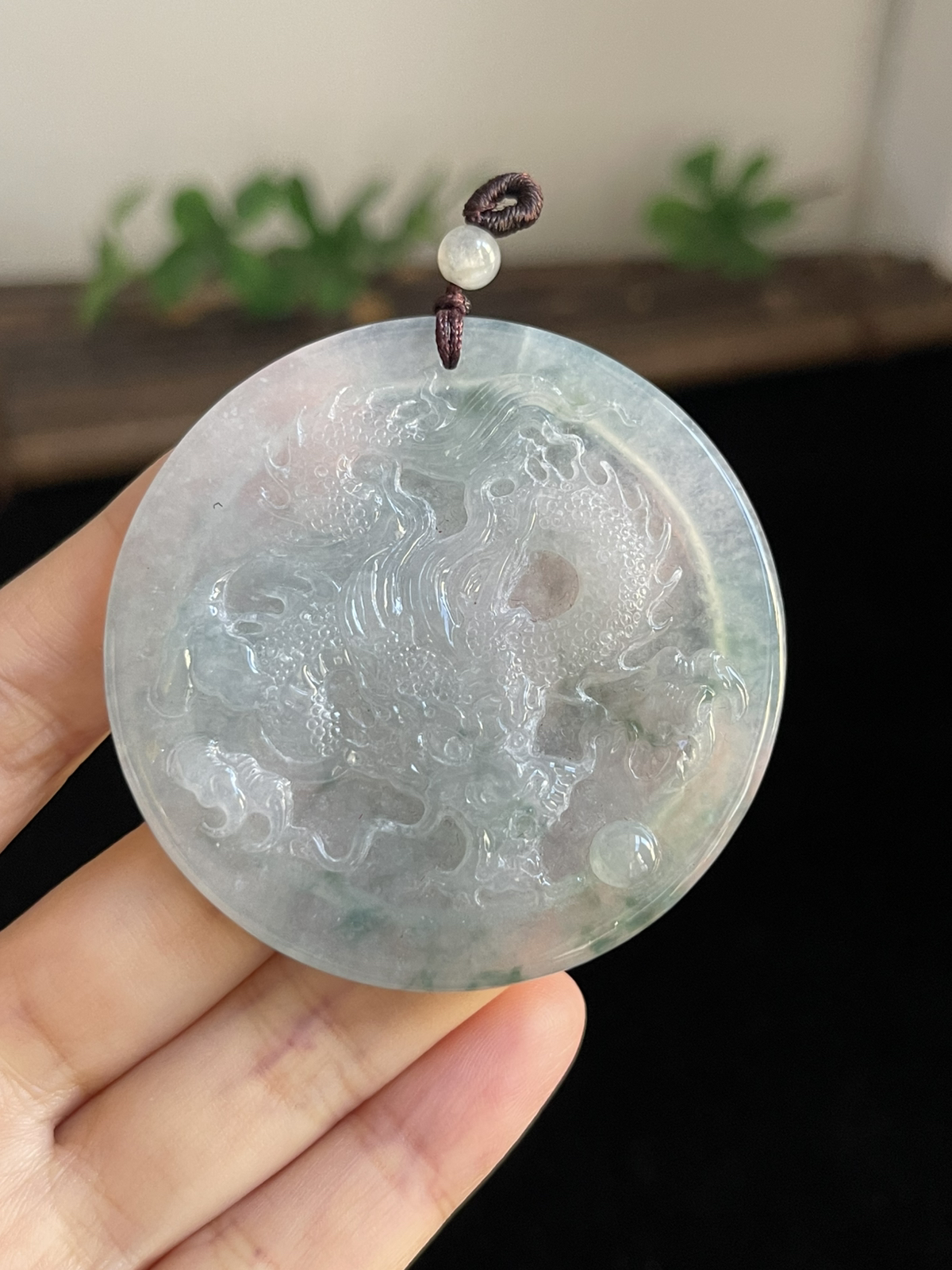 翡翠冰糯种吊坠，配珠未测