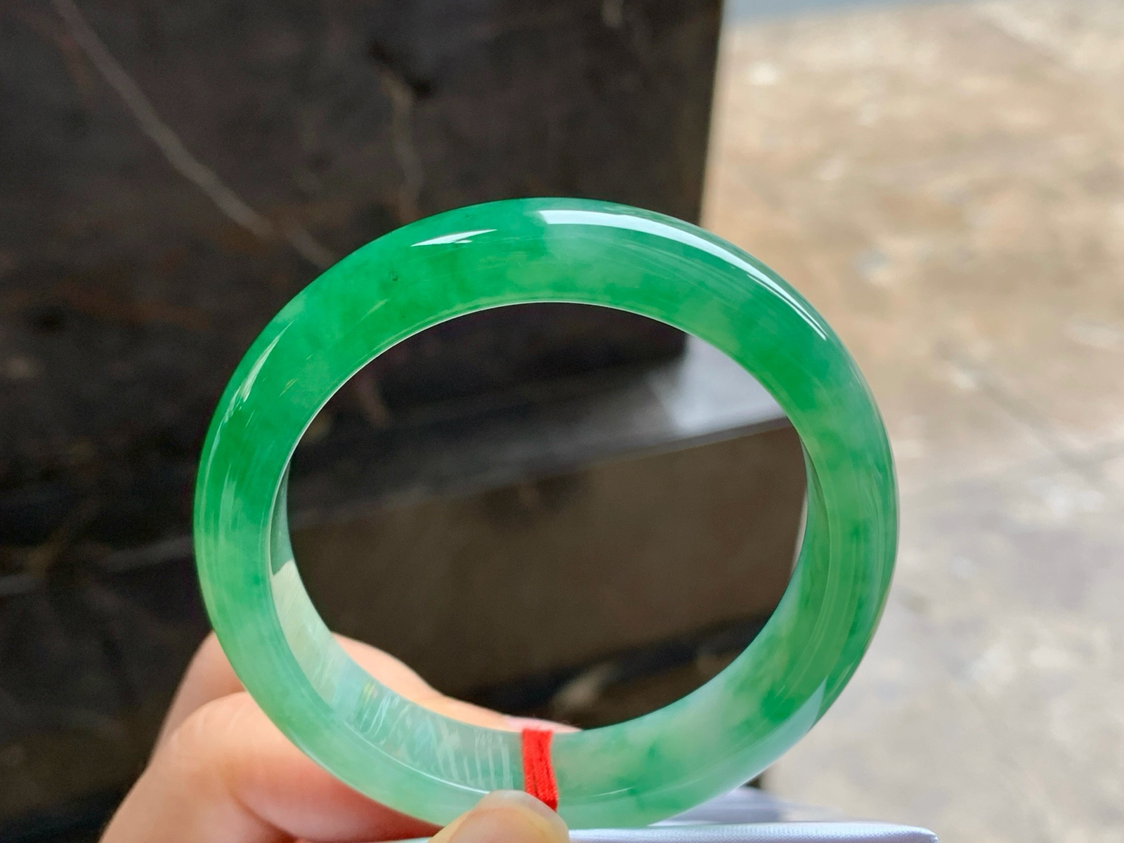 54.5-12.6-8
浓绿色手镯^_^鲜艳