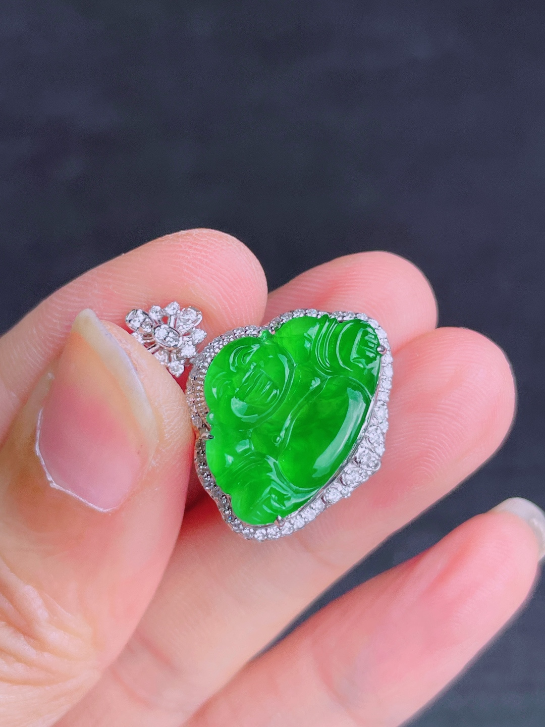 ️绿佛公吊坠，晶莹剔透，新颖时尚，无裂