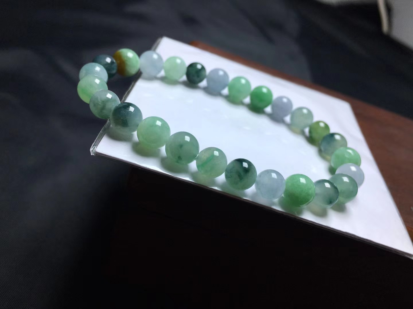️ 冰种飘花手串，卡6.7～7.4mm，26颗，种好，玉质细腻，均匀