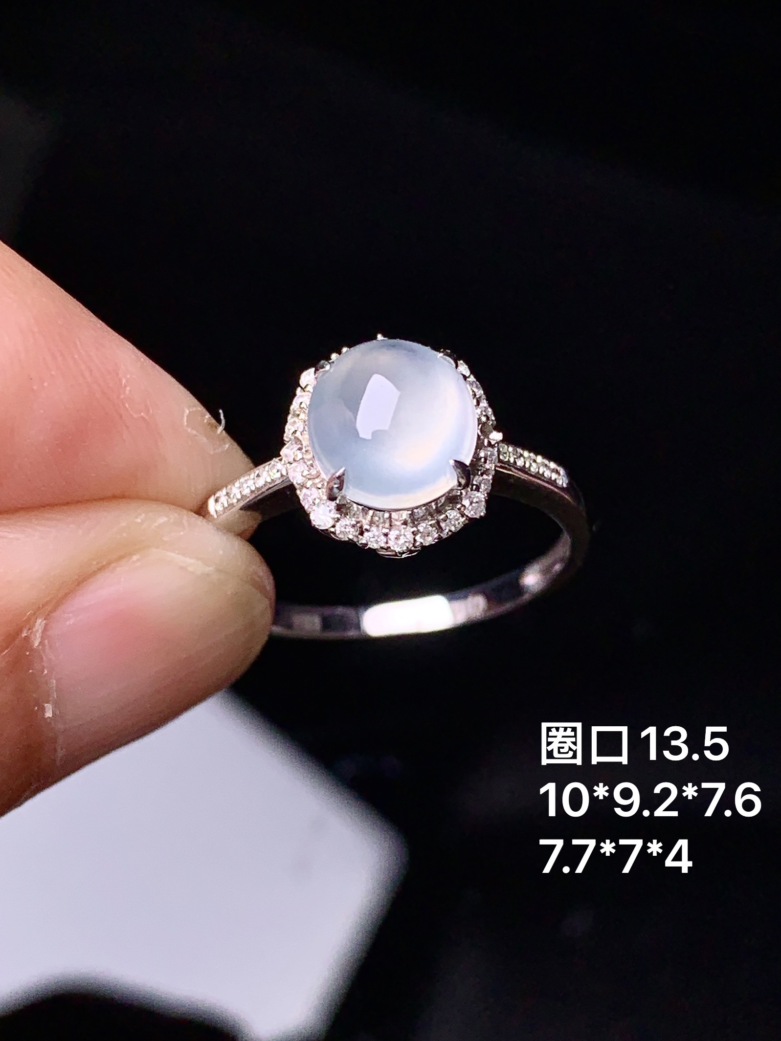 18k金钻镶嵌冰种蛋面戒指 玉质细腻 色泽艳丽清新 圈口13.5 整体尺寸10*9.2*7.6 j2