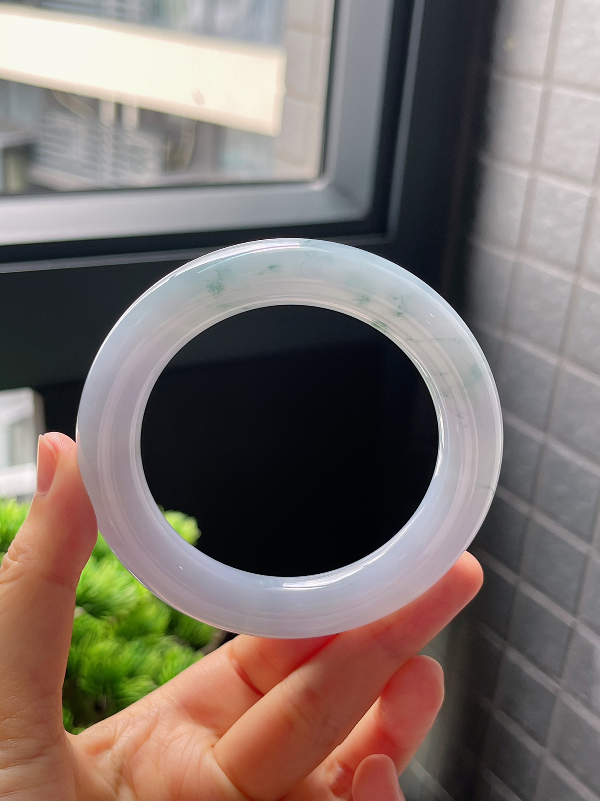 圈口56.5，冰糯种蓝紫底飘花翡翠圆条手镯