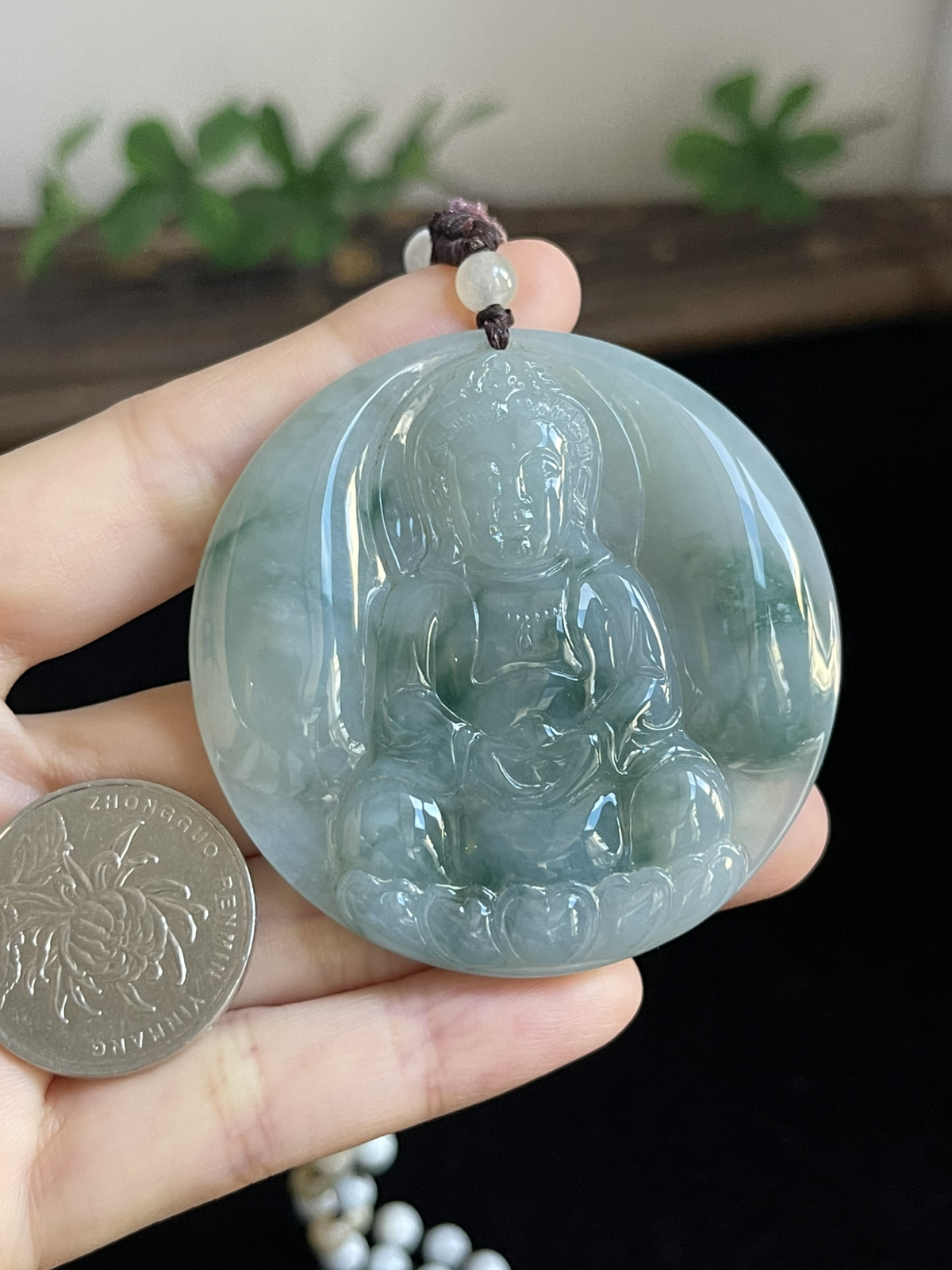 翡翠糯化种飘绿吊坠，配珠未测