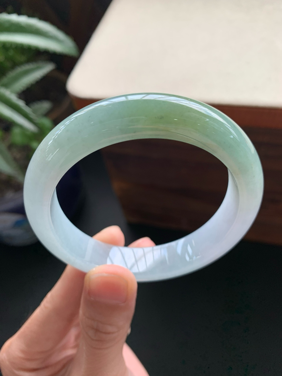 56.1圈口湖水绿正圈手镯