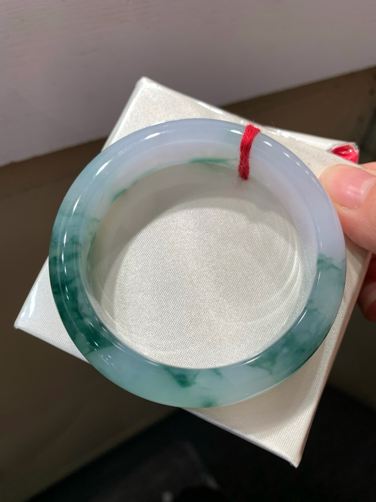 尺寸53.3/13.8/8.5，冰飘花手镯
种好水润 清新甜美