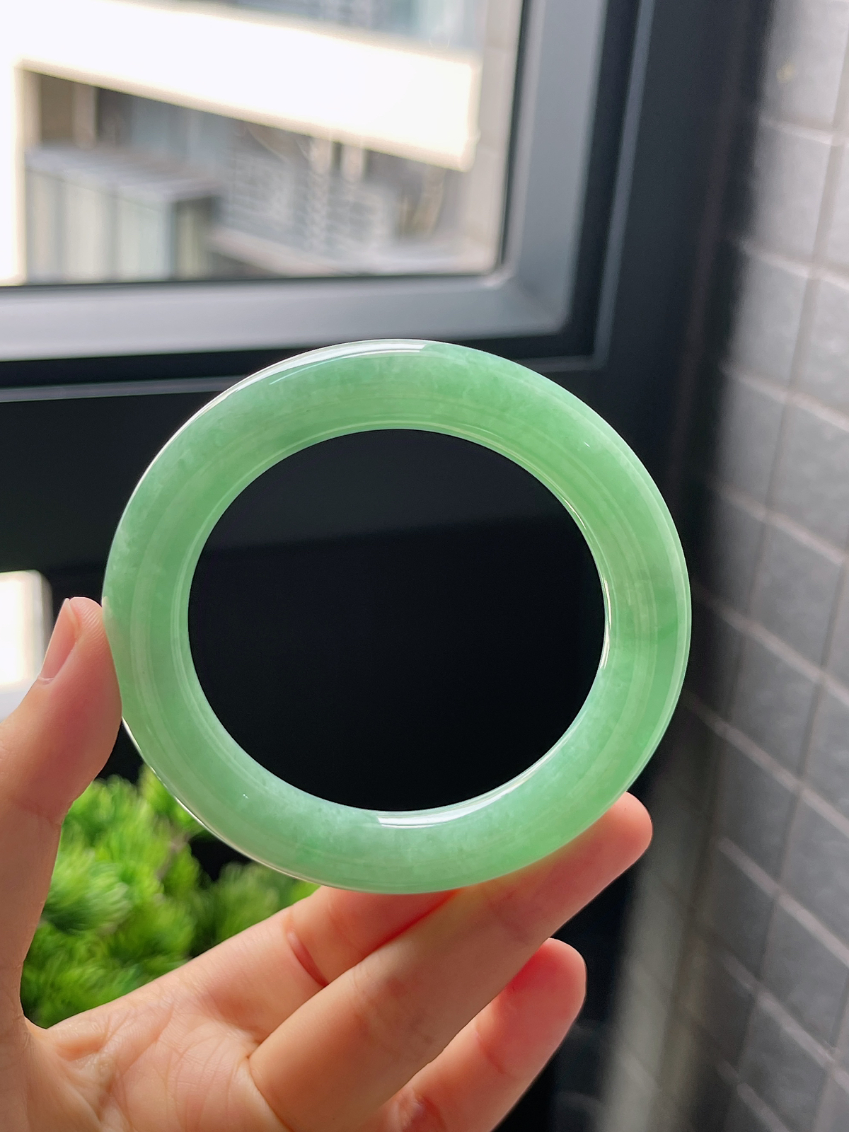 圈口55.2，糯化种满绿圆条翡翠手镯