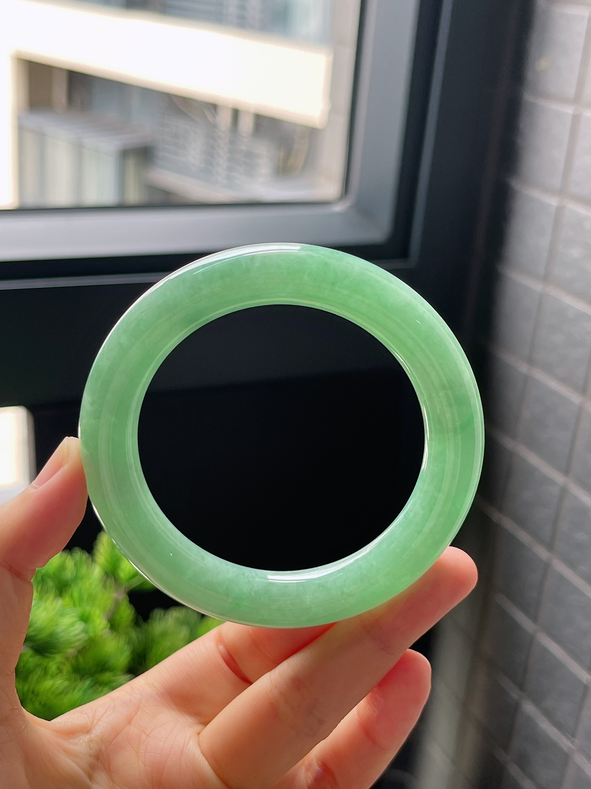 圈口55.2，糯化种满绿圆条翡翠手镯