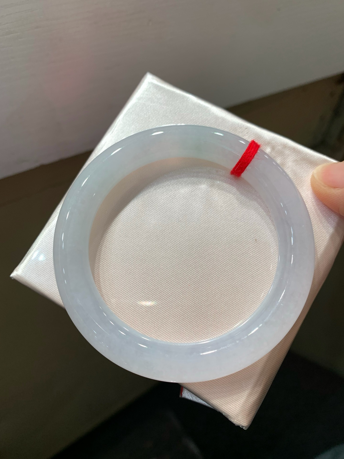 尺寸54.7/9.6，冰圆条手镯
水润细腻 清新甜美