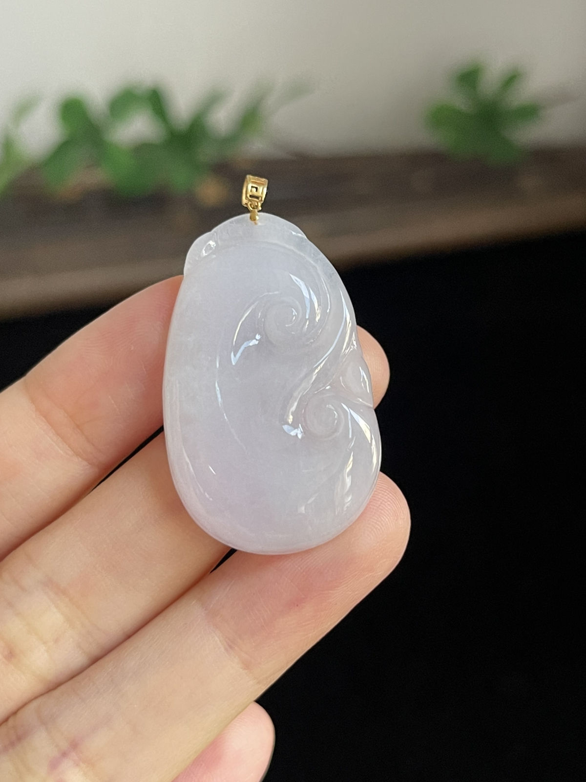 翡翠糯化种白色如意