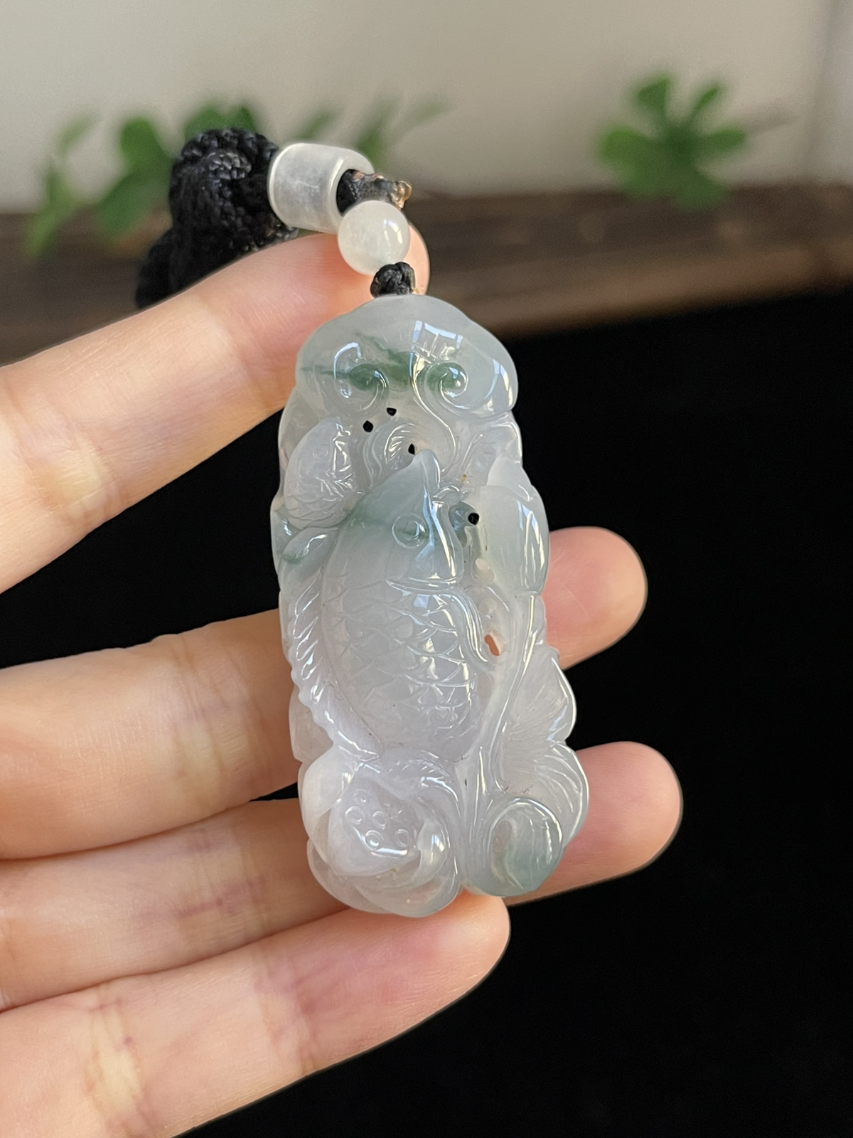 翡翠冰糯种飘花吊坠，配珠未测