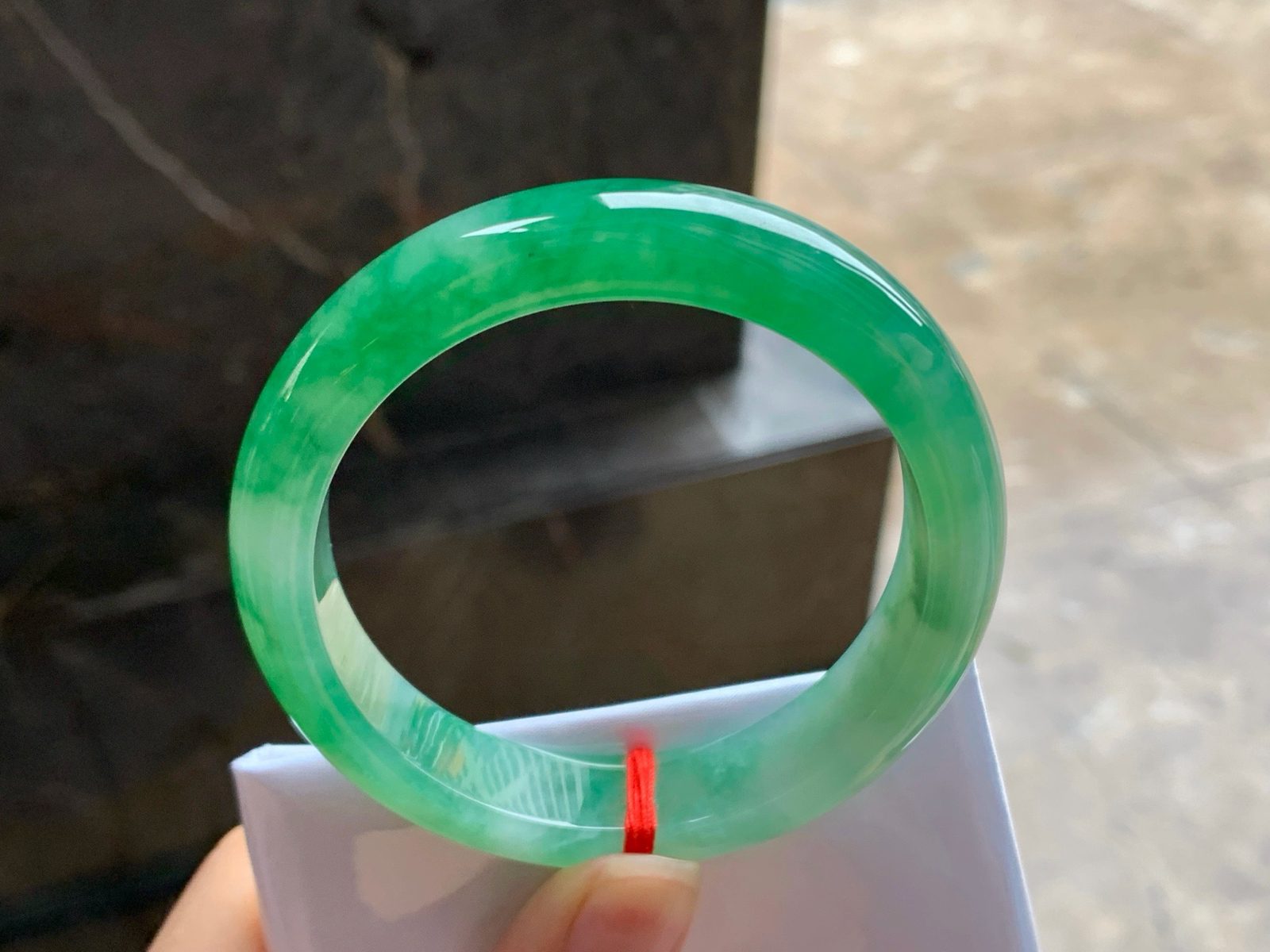 54.5-12.6-8
浓绿色手镯^_^鲜艳