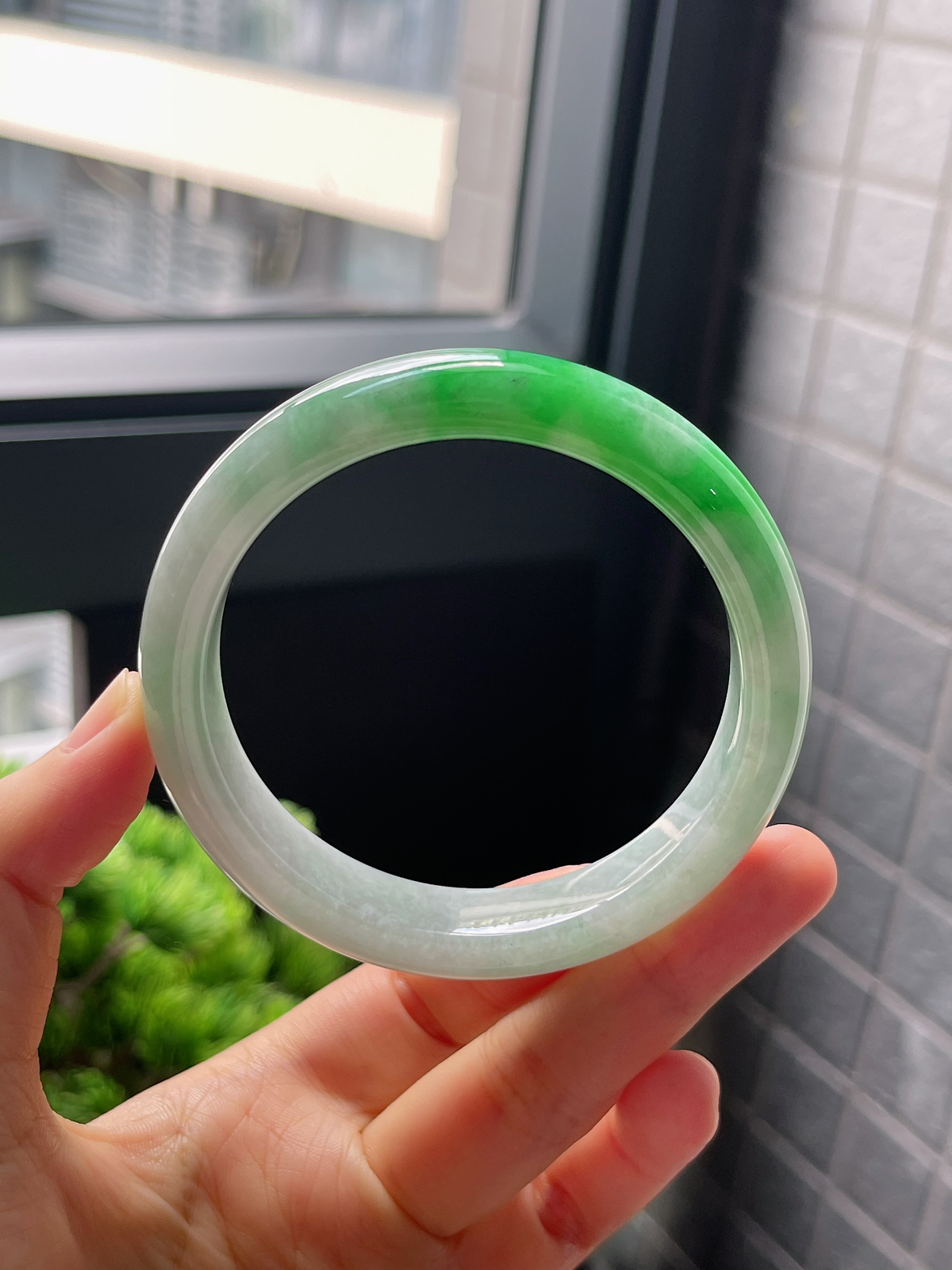 圈口58.2，糯化种飘绿阳绿飘花翡翠正圈手镯