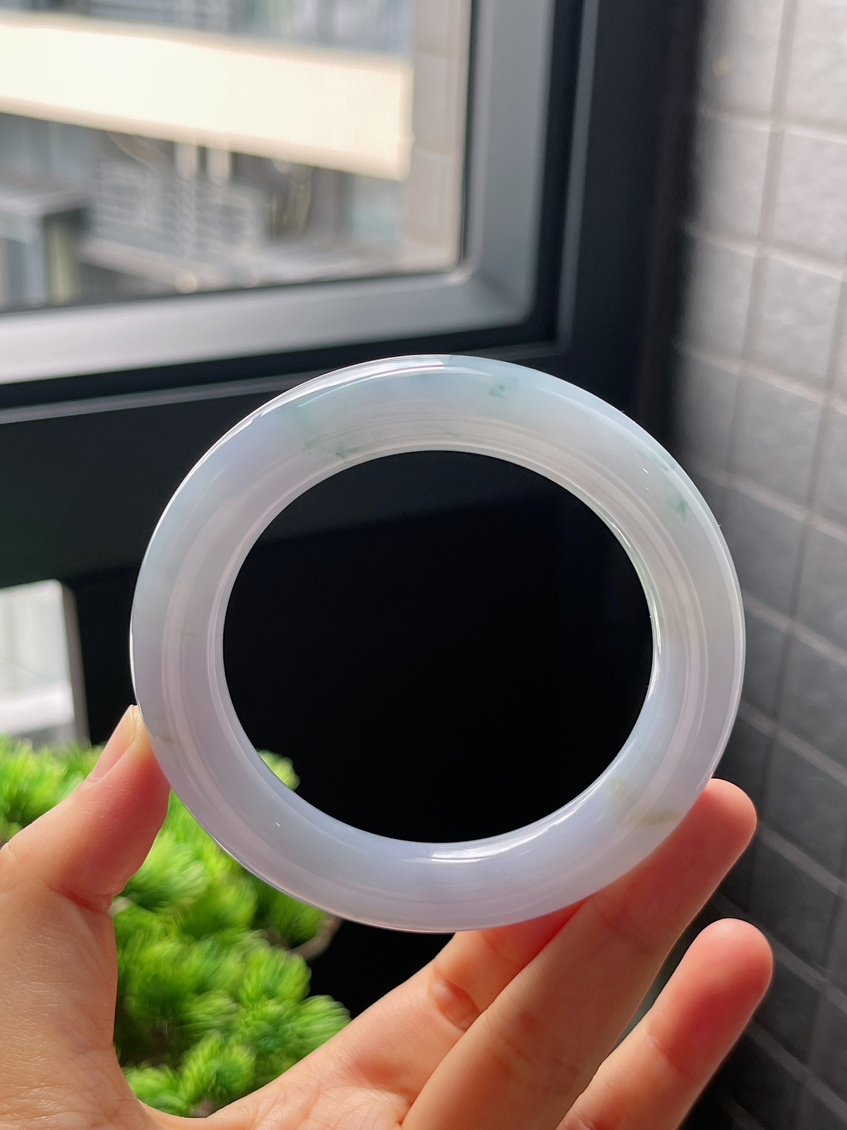 圈口56.5，冰糯种蓝紫底飘花翡翠圆条手镯