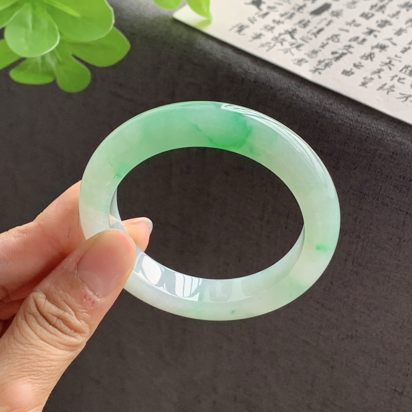 070801JJ 飘绿正圈翡翠手镯 51.3-11.7-9