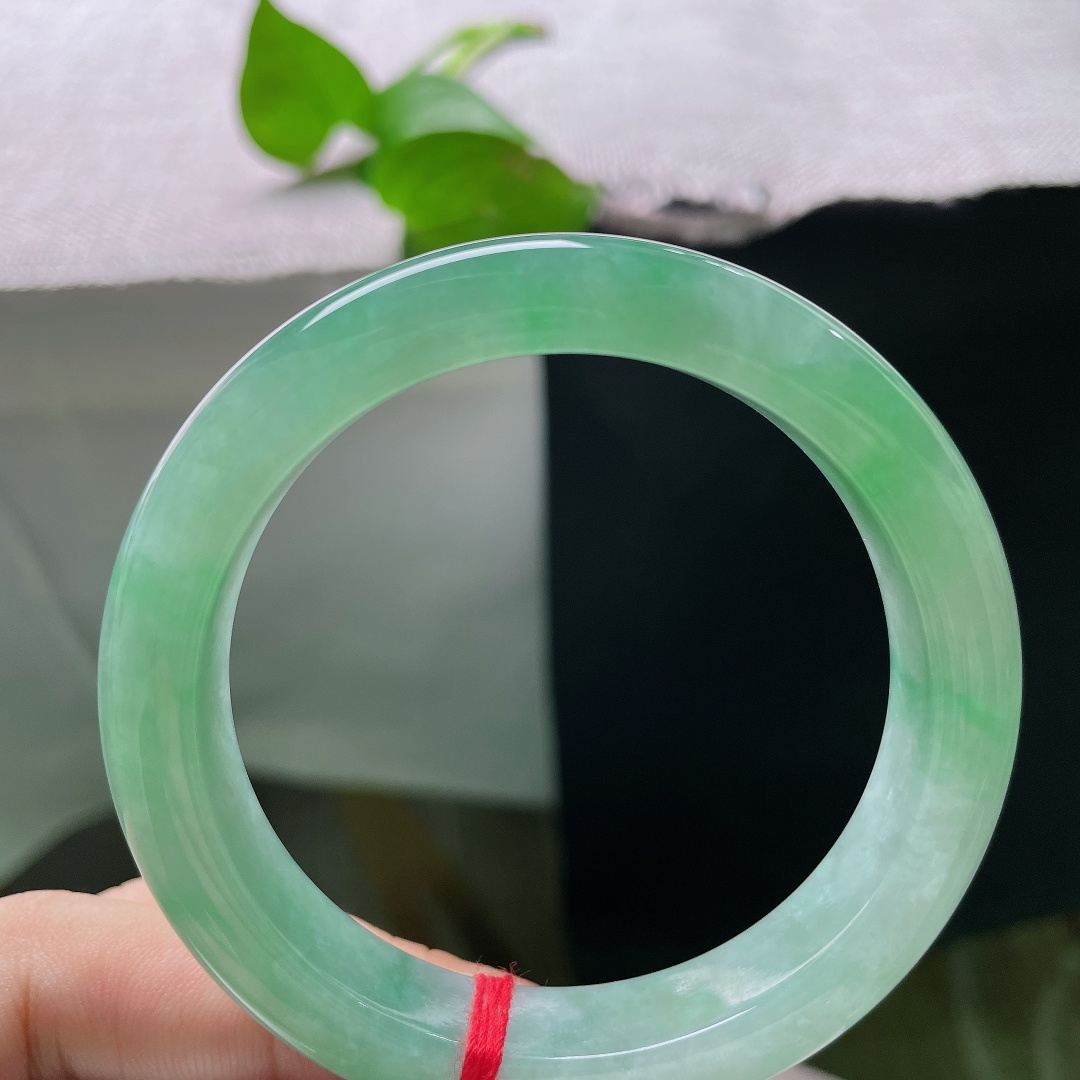 绿底正圈，青翠欲滴，种老，水头好，灿若盛夏，晶体，55840a