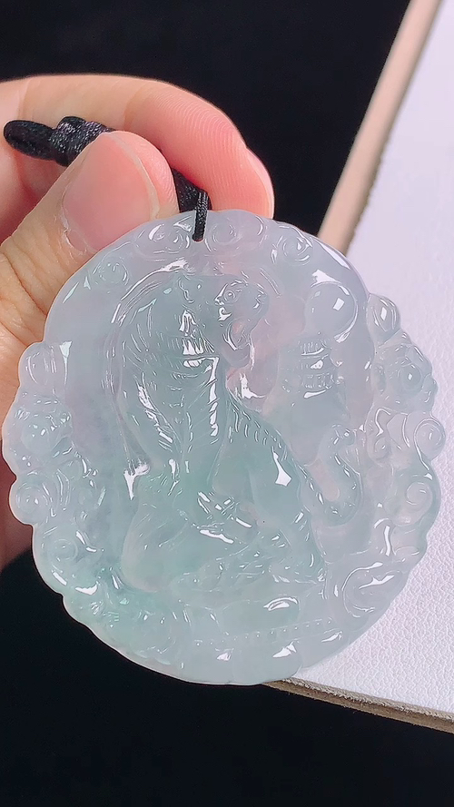 ️冰种虎牌，无裂，尺寸:49.0-46.2-5.6mm