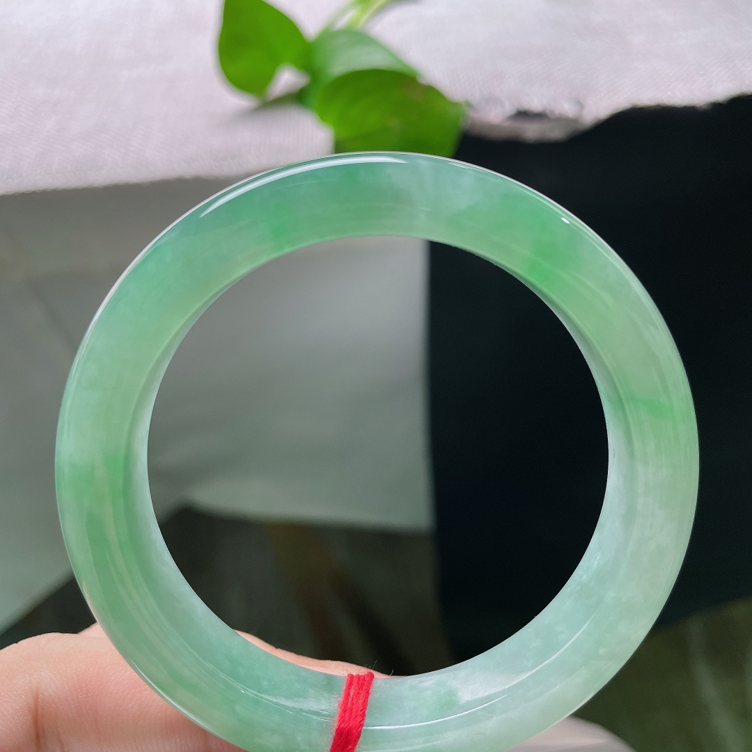 绿底正圈，青翠欲滴，种老，水头好，灿若盛夏，晶体，55840a