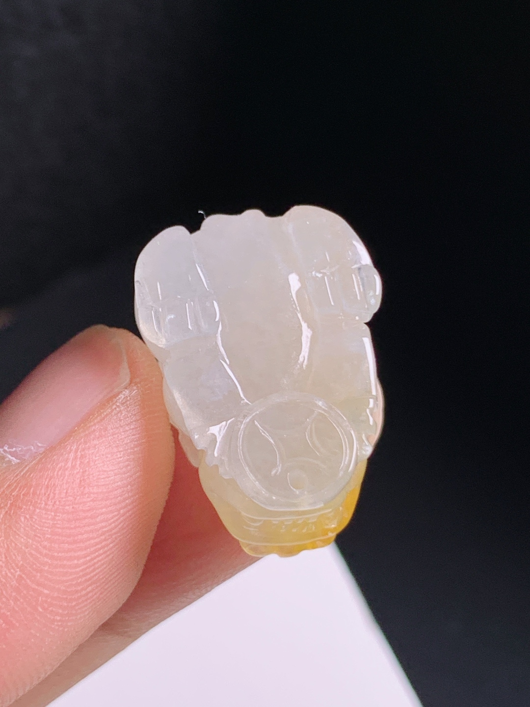 黄翡貔貅，肉质温润细腻，雕件立体霸气 裸石22.5-15.7-9.8 0807