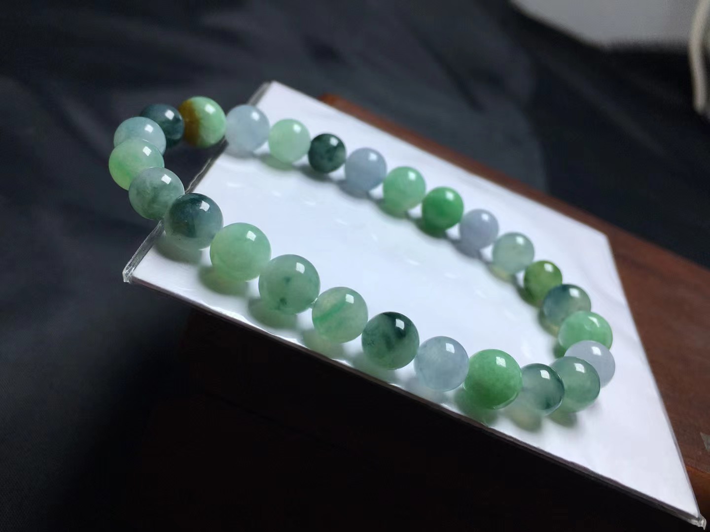 ️ 冰种飘花手串，卡6.7～7.4mm，26颗，种好，玉质细腻，均匀