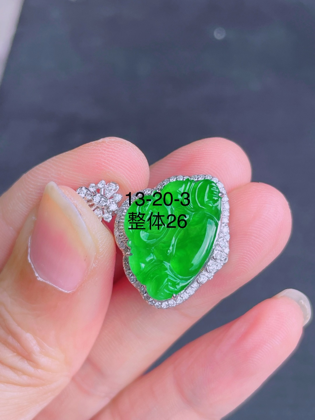 ️绿佛公吊坠，晶莹剔透，新颖时尚，无裂