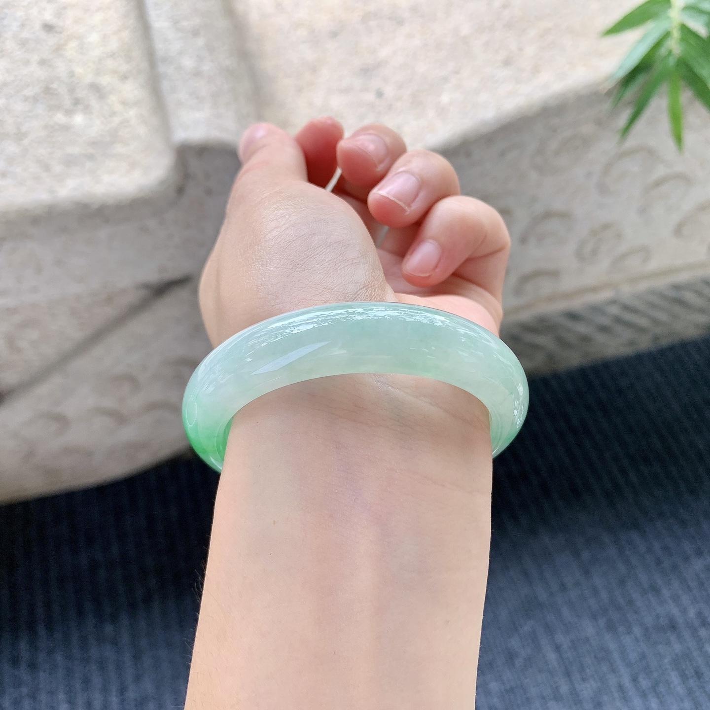 正圈51 52【圈口】52/12.5/8【编码】B2070848【描述】冰糯黄加绿，水润，种老，细腻，有棉纹