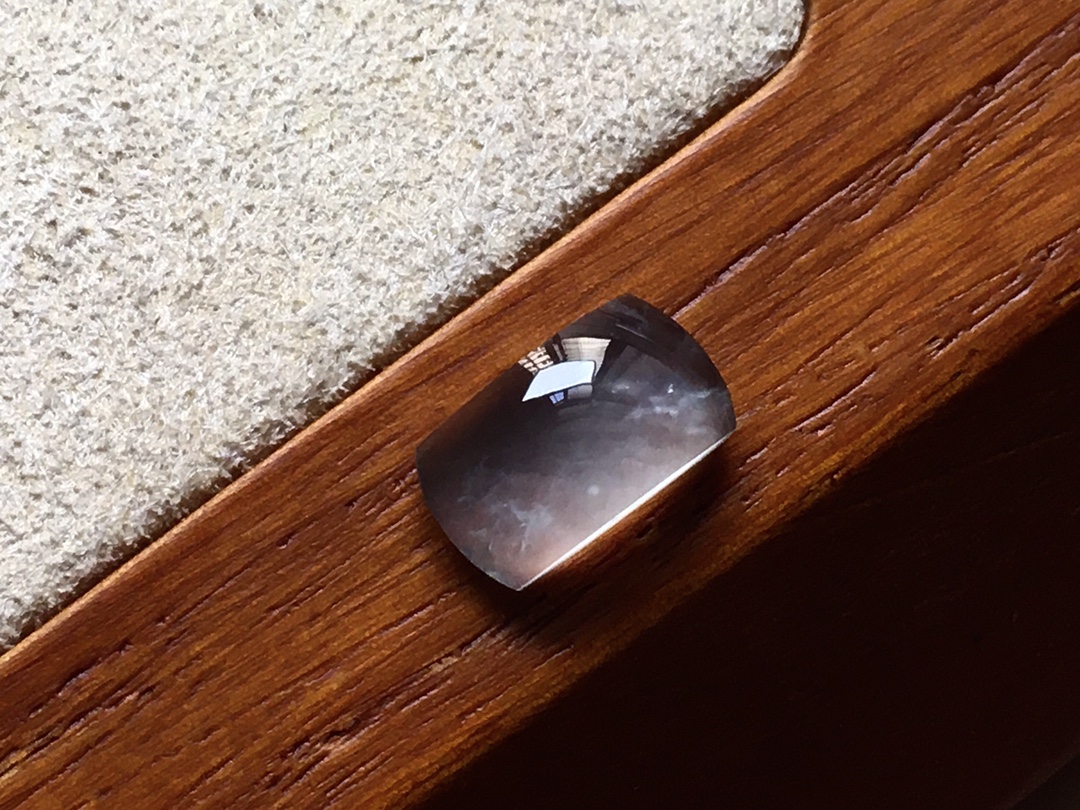 ️ 玻璃种马鞍 种水，冰透感十足，尺寸10*5.8*3.2