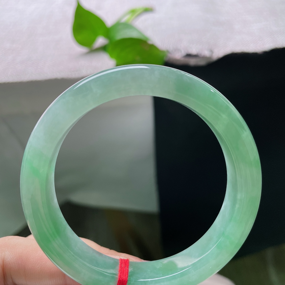 绿底正圈，青翠欲滴，种老，水头好，灿若盛夏，晶体，55840a