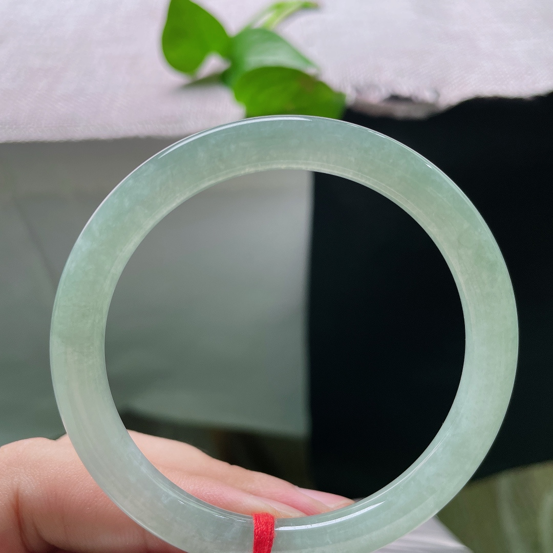 54.7/7.2，冰油圆条，叮当镯，皮纹，水光澄澈上手冰爽，清透素雅自带凉意。ss55874a。